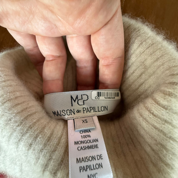 Maison de Papillon Mongolian Cashmere Crop Turtleneck Sweater Sleeveless CreamXS - Picture 11 of 15